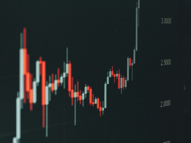 Crypto Market Update: Stablecoin Funding Lifts Sector Toward Trillion-Dollar Milestone